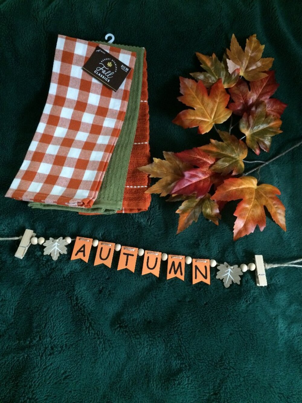 Robert Stanley Fall Classics Towels & Decorations